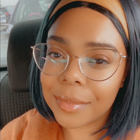 Meet your Posher, Felicia - Picture 1 of 1